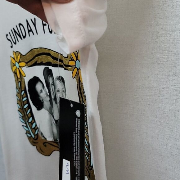 NWT F.R.I.E.N.D.S Teeshirt    - Picture 3 of 9
